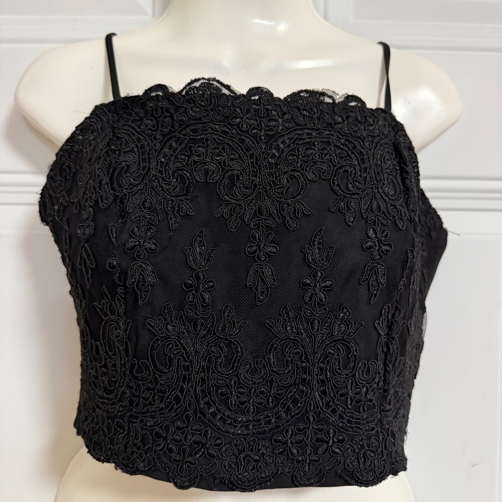 Kendall + Kylie Cropped Camisole Top‎ Size Medium Black Lace Whimsygoth Glam